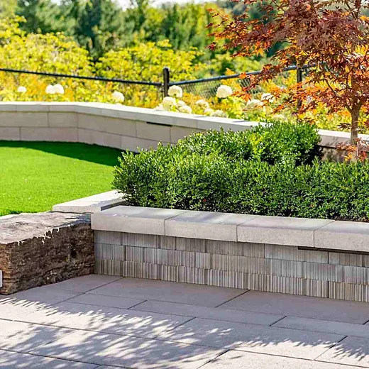 How to Build a Retaining Wall Step by Step Guide Comment construire un mur de soutènement Guide étape par étape