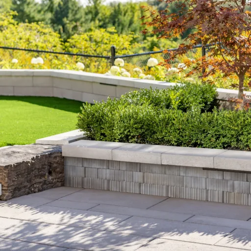 How to Build a Retaining Wall Step by Step Guide Comment construire un mur de soutènement Guide étape par étape