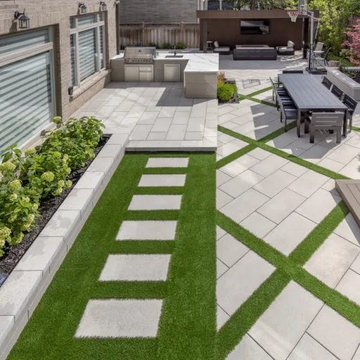 Concrete Slabs Vs Pavers Which One You Should Choose Dalles de béton vs pavés Comment choisir la bonne surface extérieure