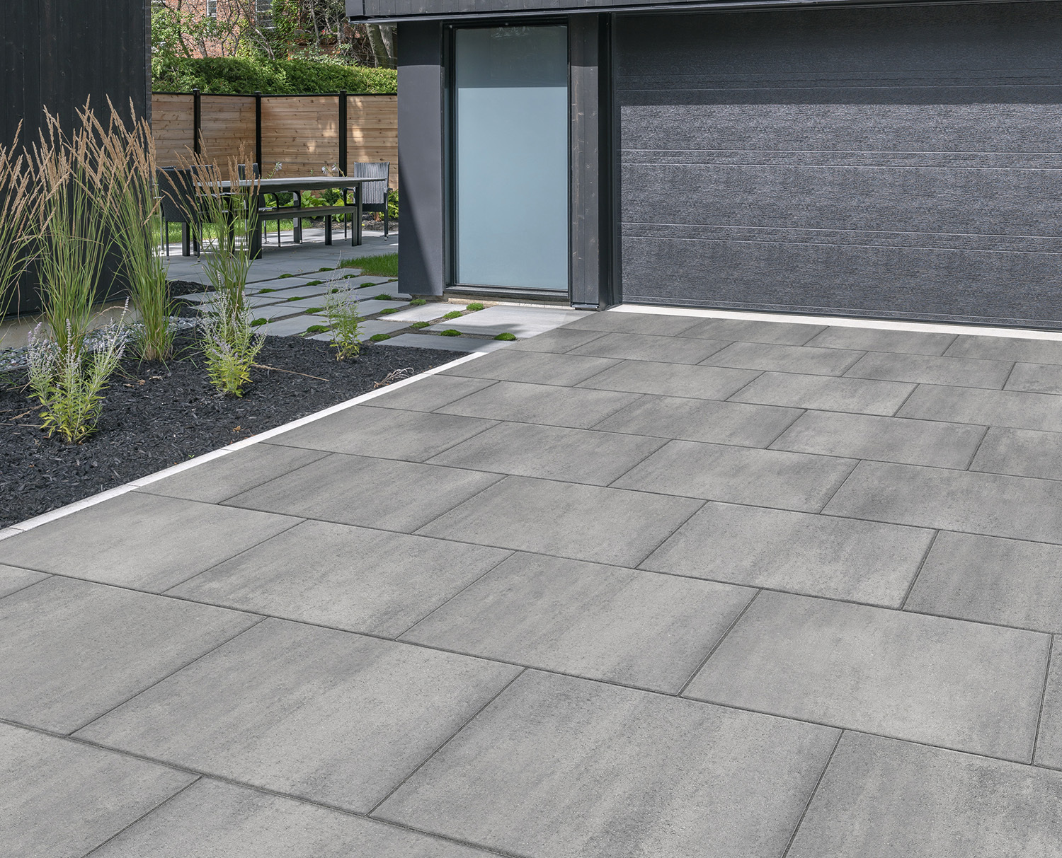 ホスロー シルバー3XL Rinox | Proma 3XL Pavers: A Dominant Style for a Striking Layout